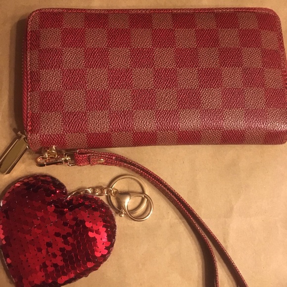 Handbags - Checkered zip around large Wrist strap LAST ONE